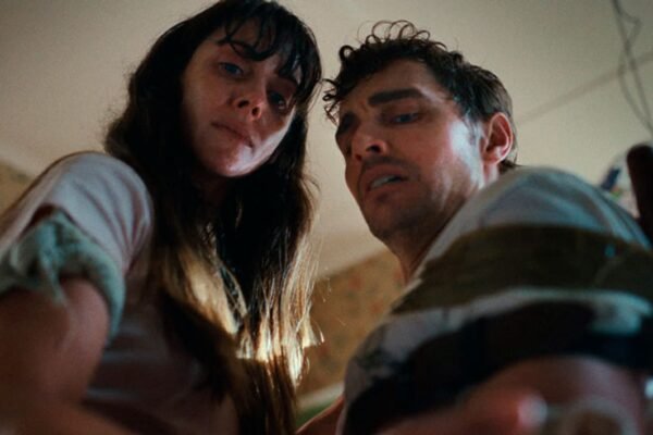 Alison Brie y Dave Franco como Millie y Tim enfrentan la codependencia en horror corporal