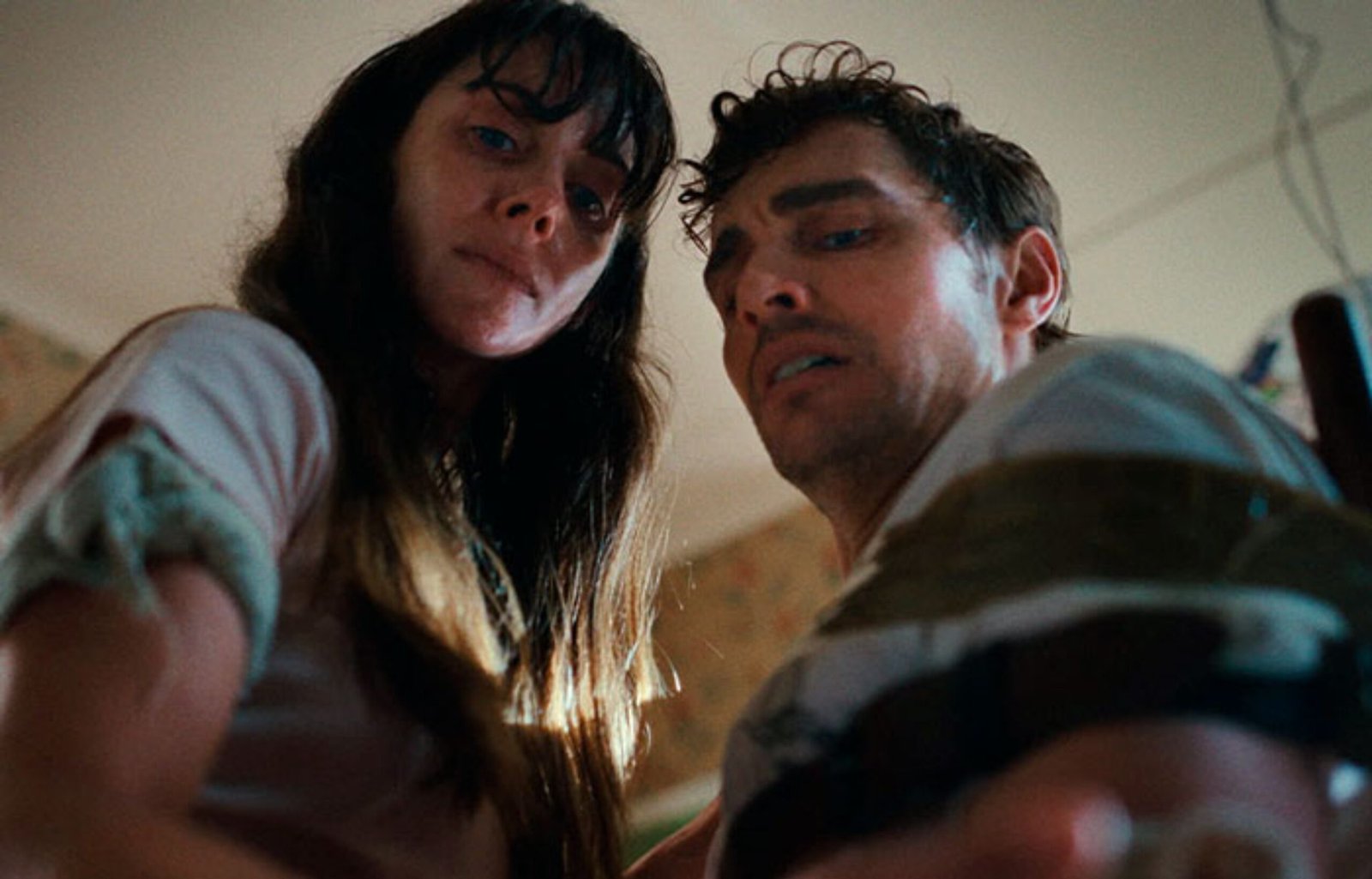 Alison Brie y Dave Franco como Millie y Tim enfrentan la codependencia en horror corporal