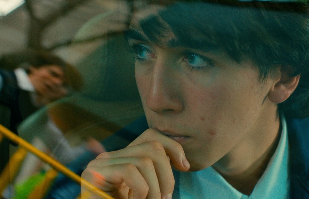 Elenco principal de Nadie nos va a extrañar, estudiantes de preparatoria en los años 90 en la Ciudad de México.