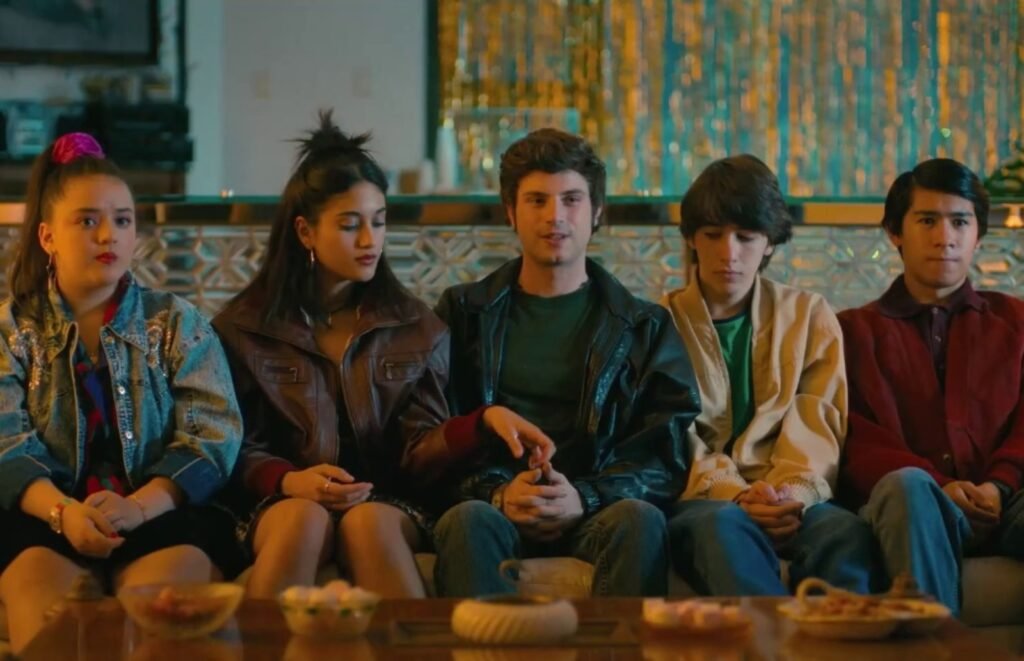 Elenco principal de Nadie nos va a extrañar, estudiantes de preparatoria en los años 90 en la Ciudad de México.