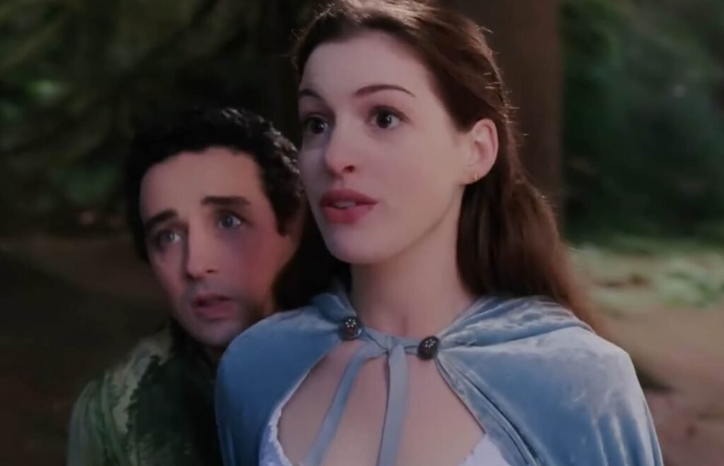 Ella está encantada película de Anne Hathaway